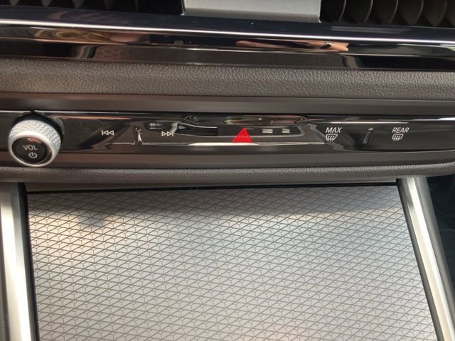 Used 2025 BMW 330i xDrive Sedan w/ Convenience Package image 21