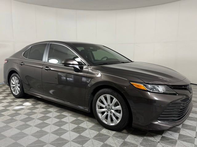 Used 2018 Toyota Camry LE FWD image 14