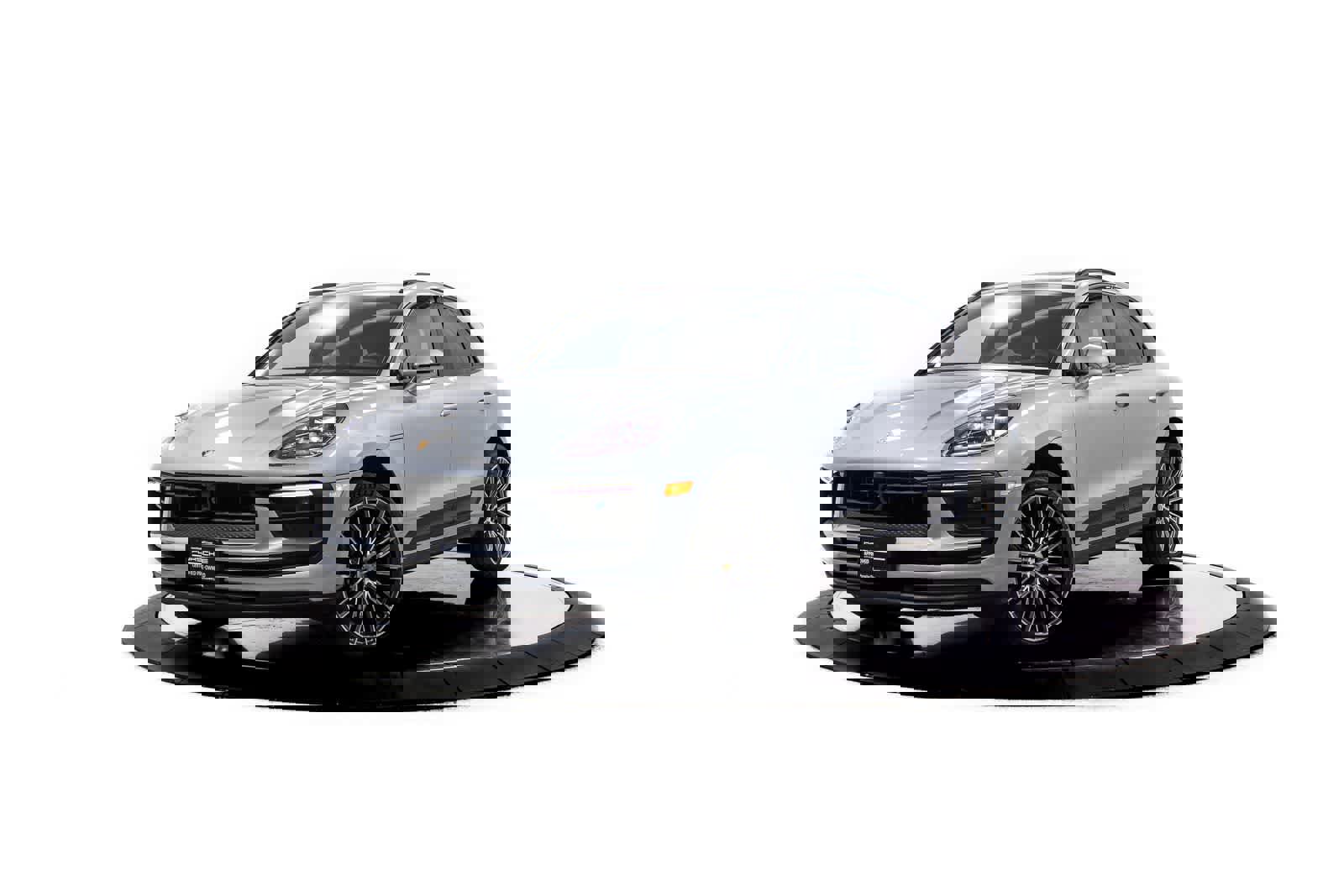 Certified 2026 Porsche Macan image 1