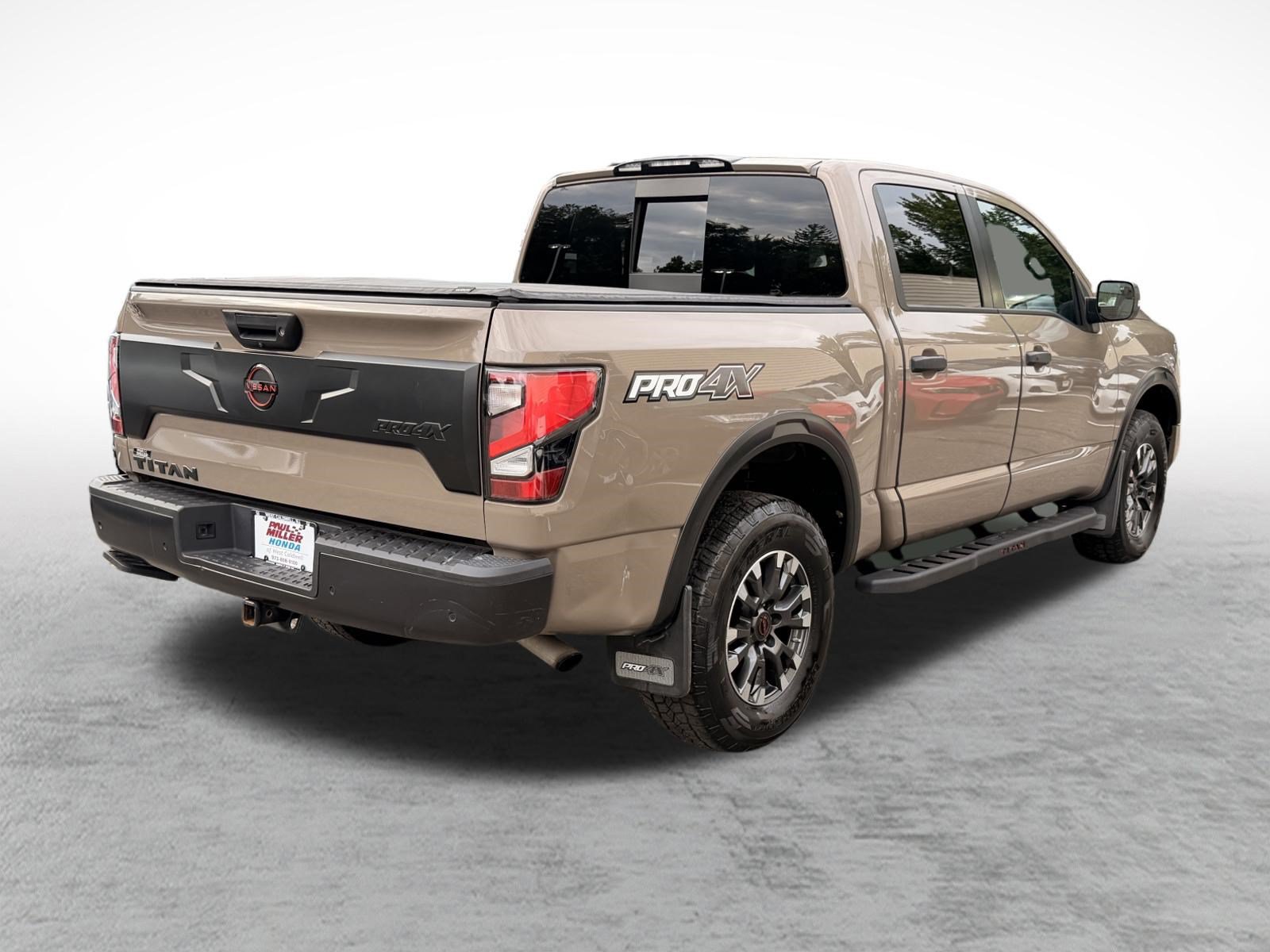 Used 2023 Nissan Titan PRO-4X w/ Pro-4x Convenience Package AWD/4WD image 7