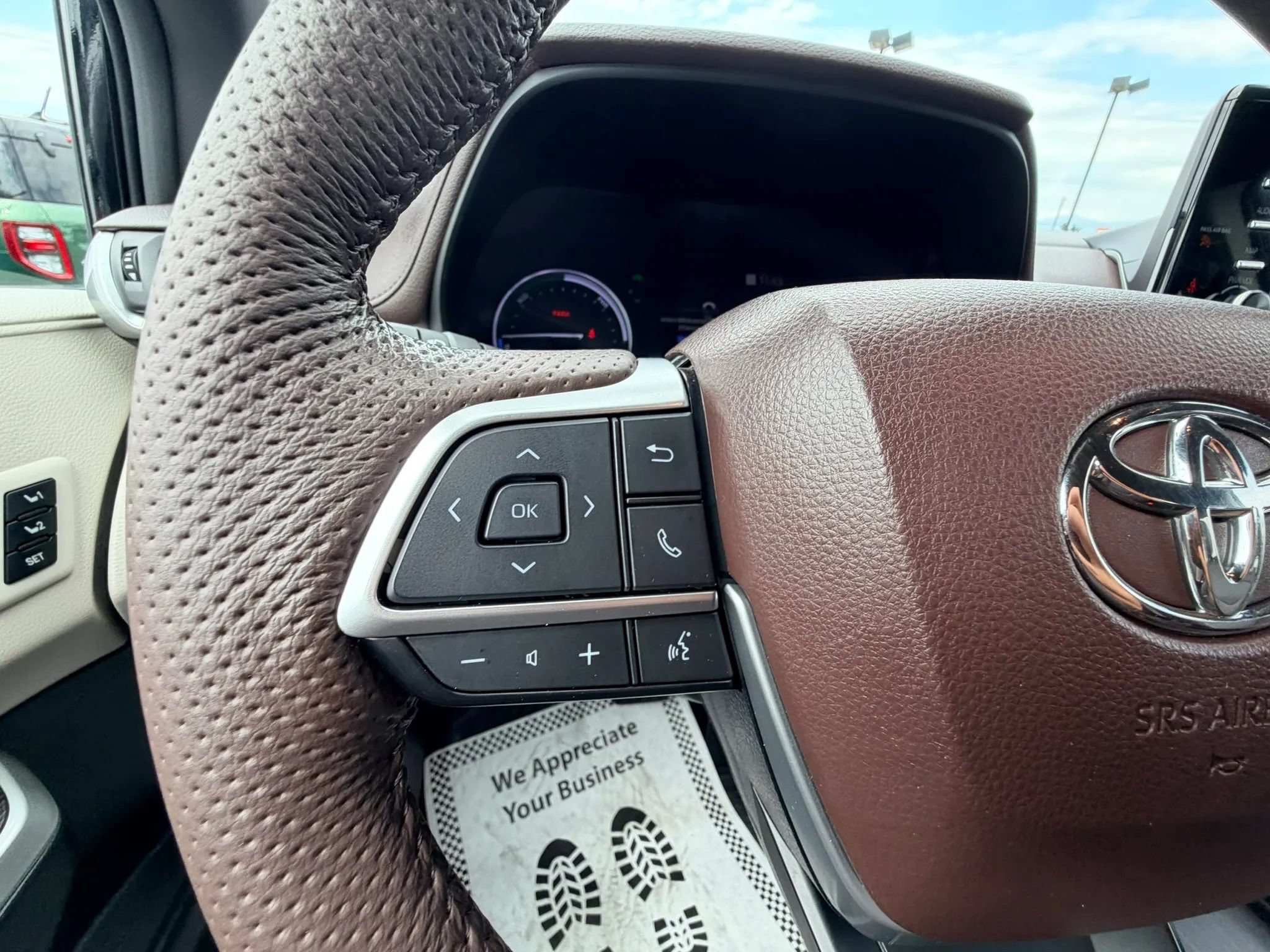 Used 2024 Toyota Sienna Platinum FWD image 13