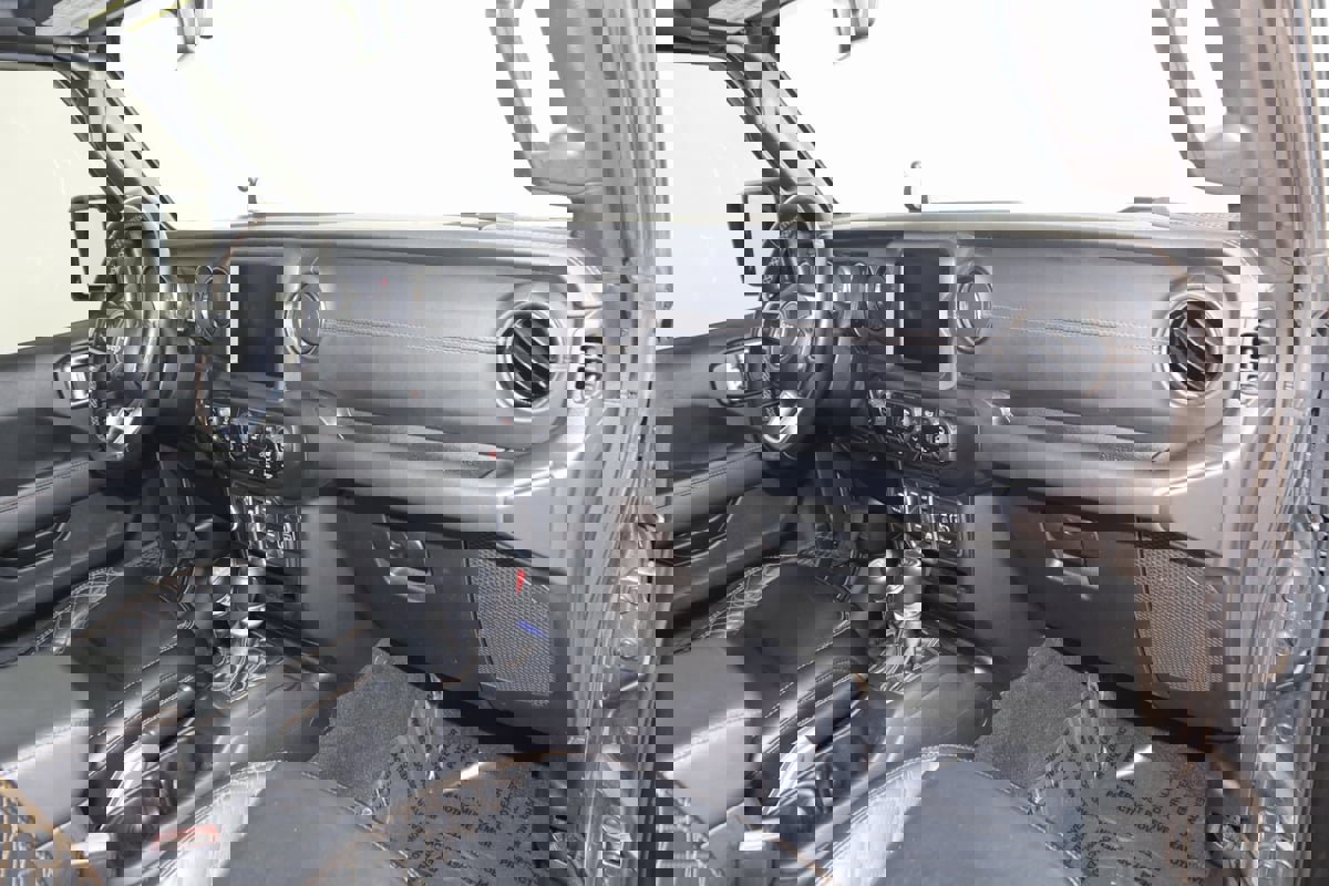 Used 2021 Jeep Gladiator Overland image 38