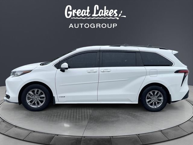 Used 2021 Toyota Sienna LE image 2