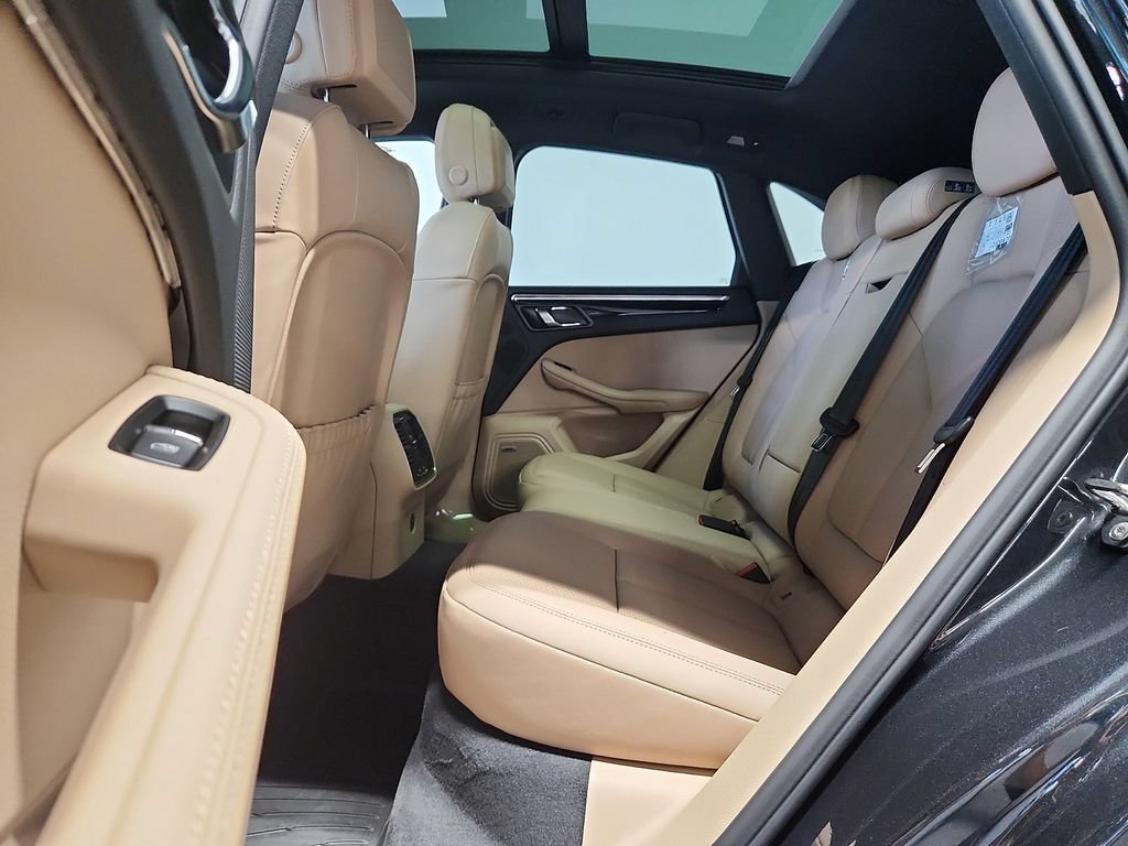 New 2026 Porsche Macan AWD/4WD image 11