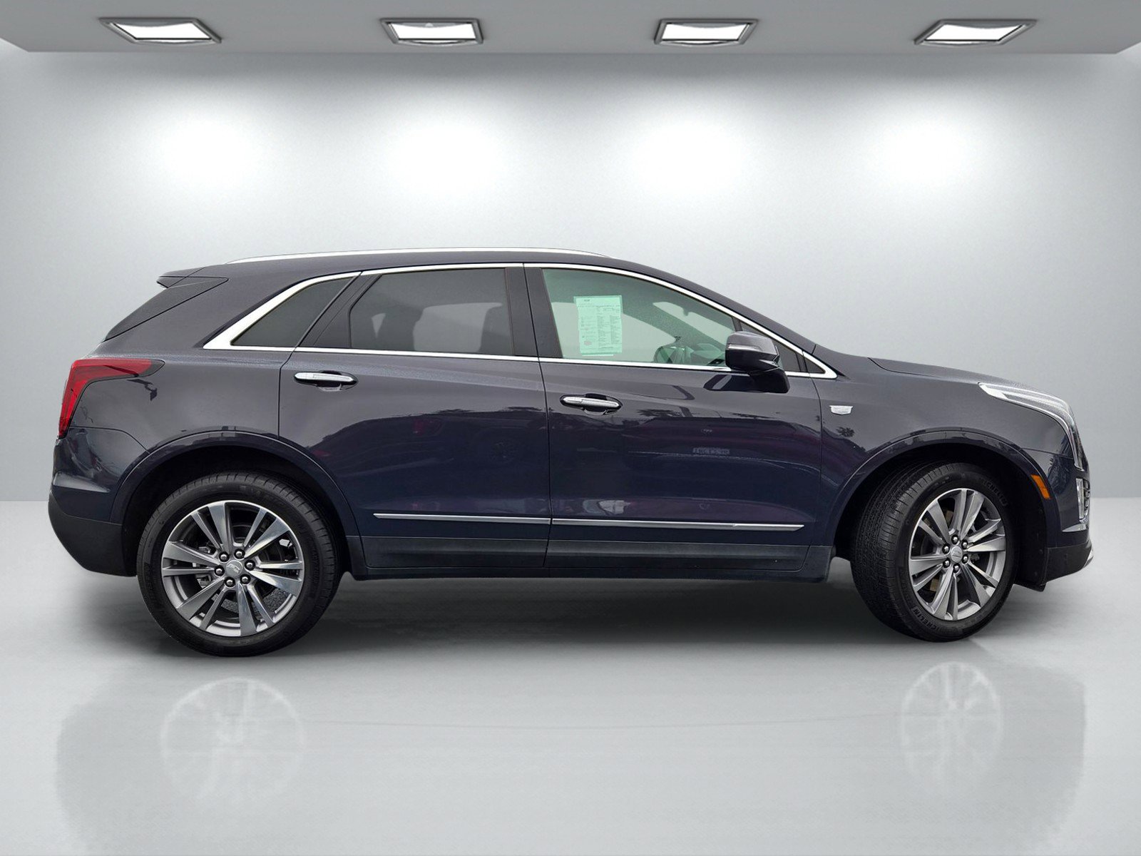Certified 2025 Cadillac XT5 Premium Luxury image 3