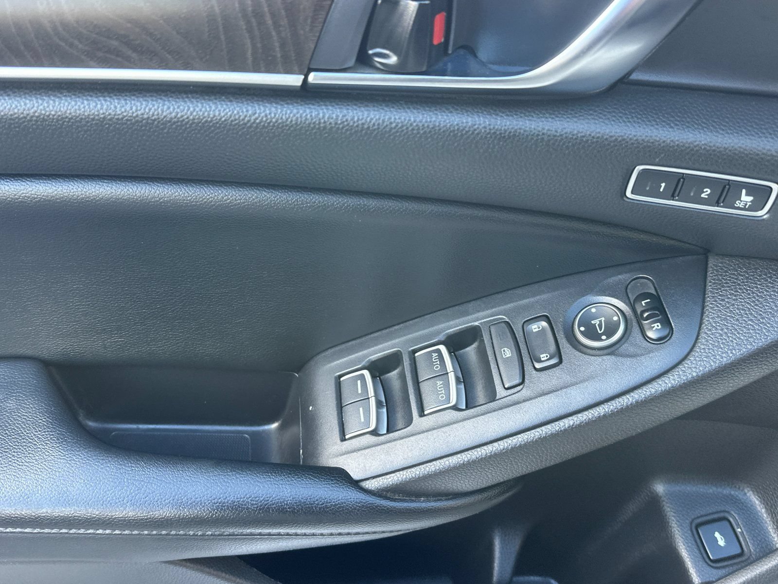 Used 2018 Honda Accord EX-L image 11