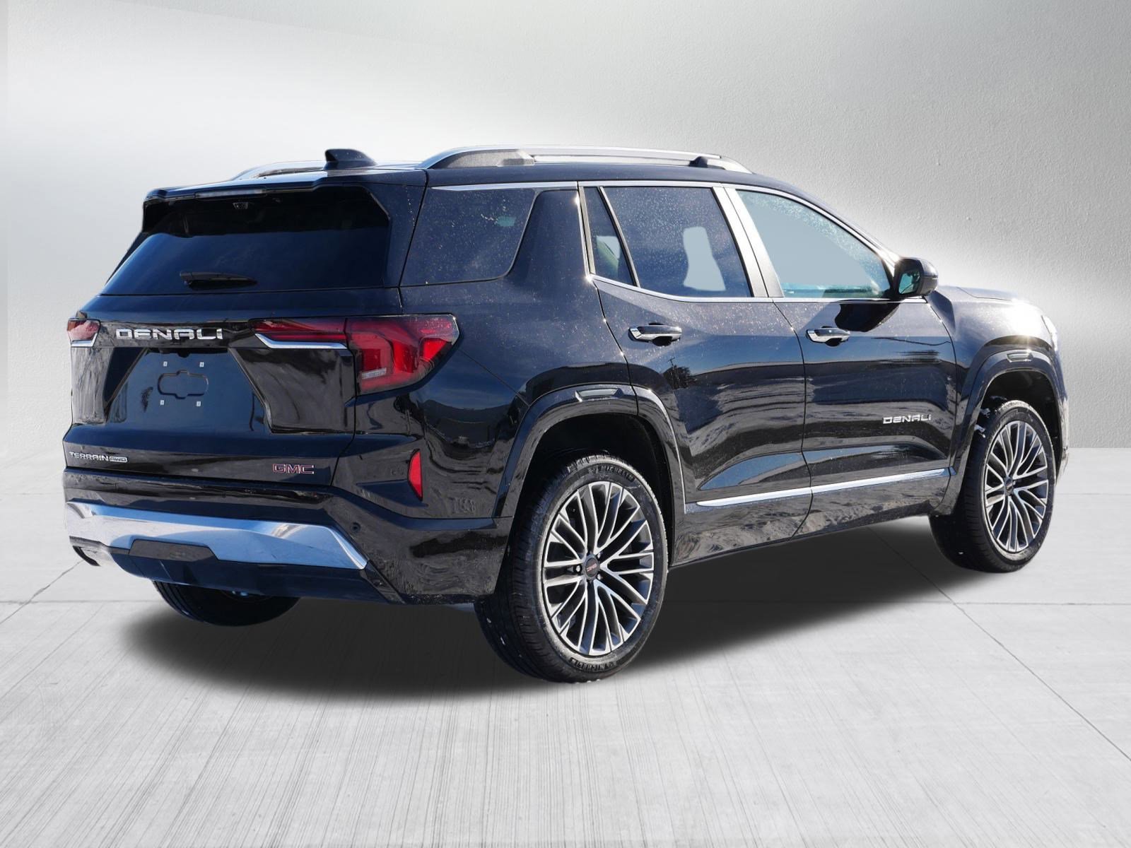 New 2026 GMC Terrain Denali w/ LPO, Black Badging Package image 3