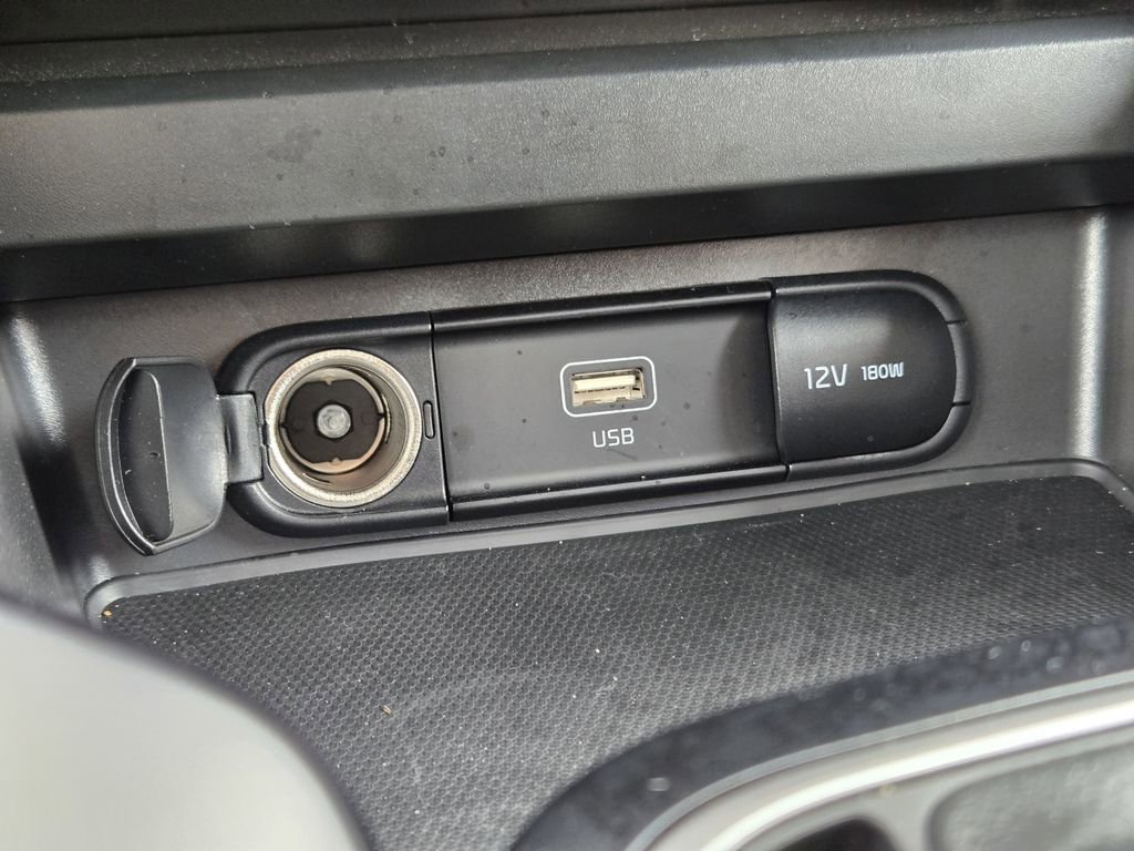 Certified 2025 Kia Soul LX FWD image 22