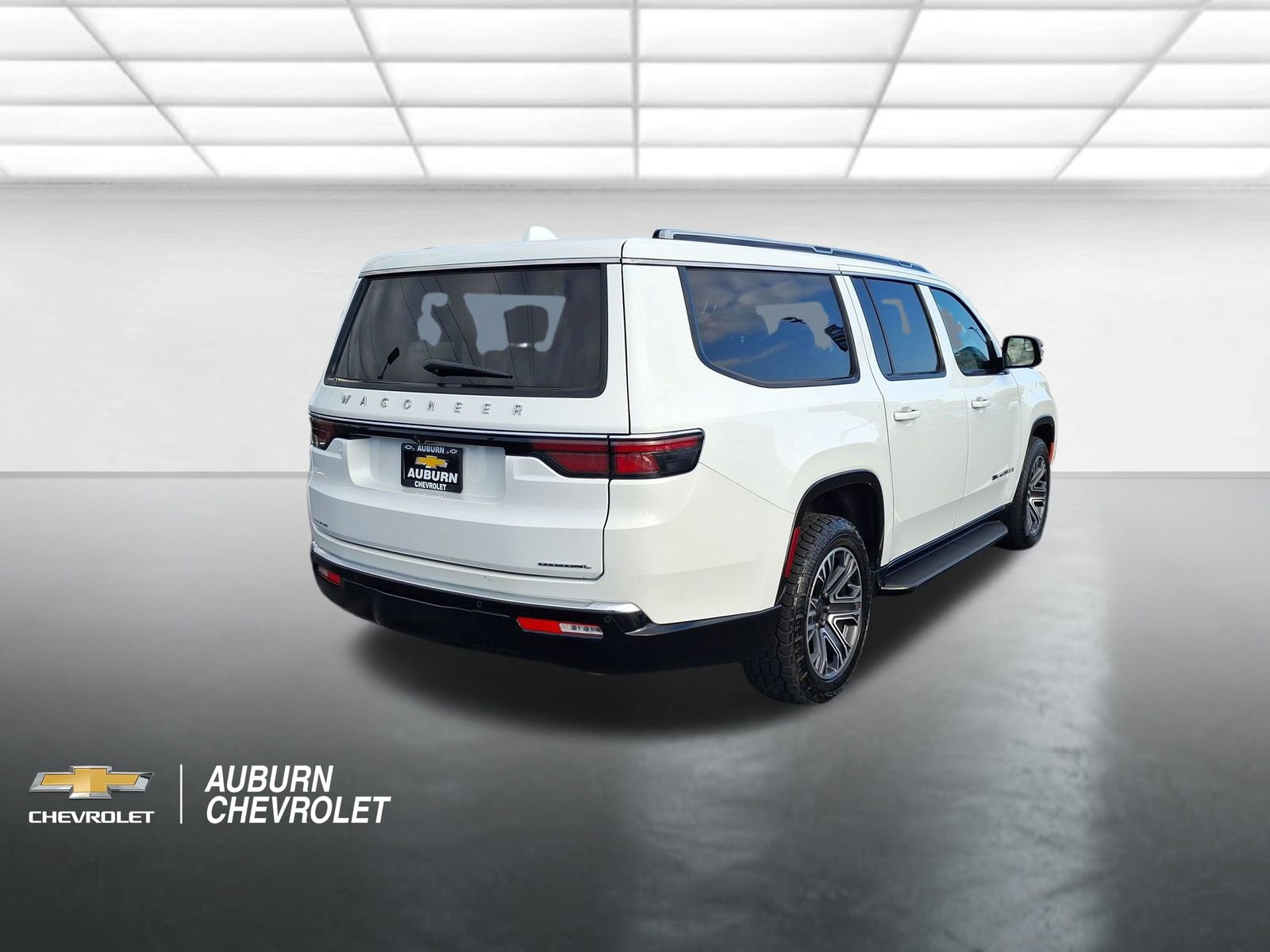 Used 2023 Jeep Wagoneer L Series II AWD/4WD image 3