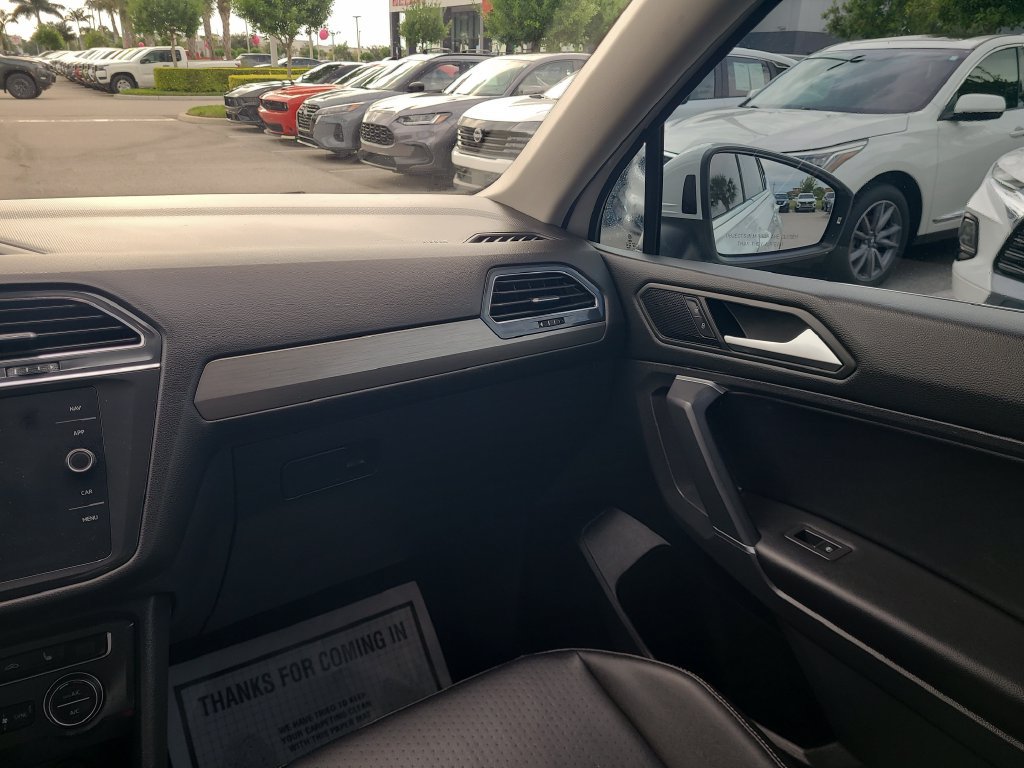 Used 2020 Volkswagen Tiguan SEL FWD image 18
