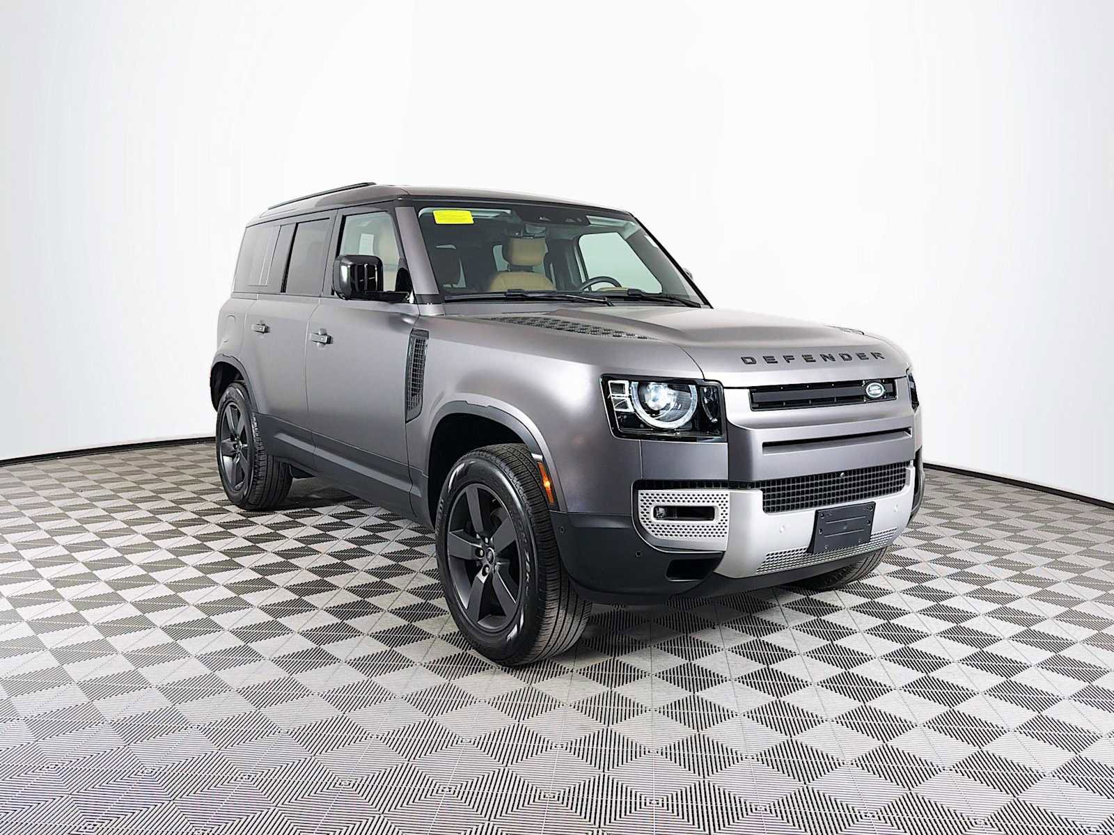 Used 2025 Land Rover Defender 110 S AWD/4WD image 3