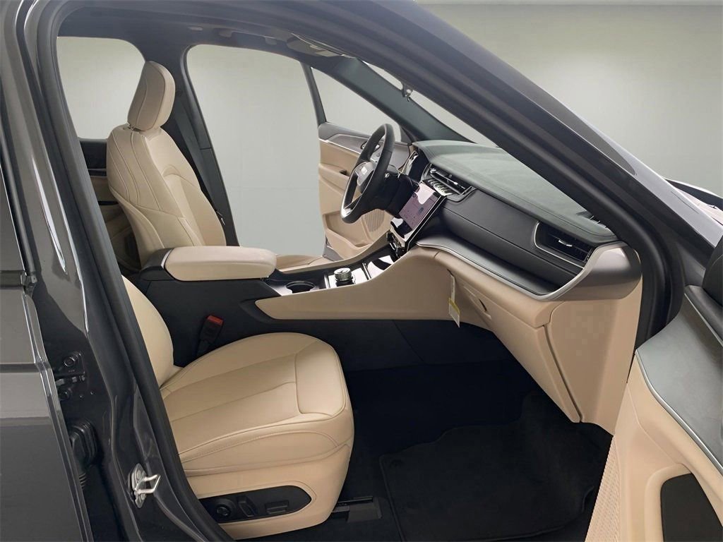 Used 2025 Jeep Grand Cherokee Limited image 62