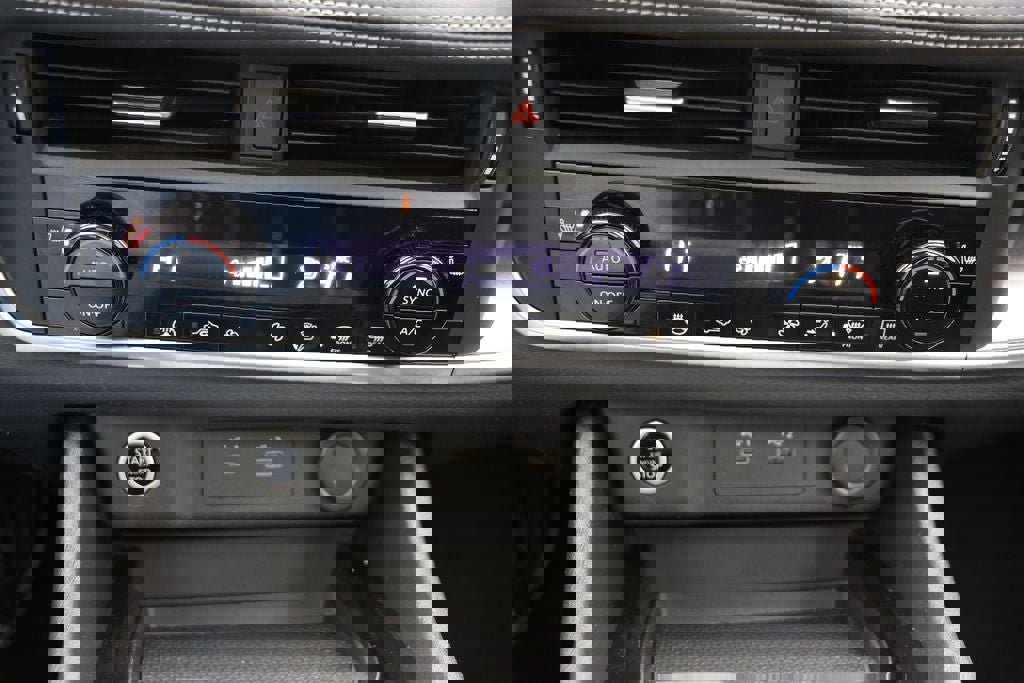 Used 2023 Nissan Rogue SV w/ SV Premium Package image 22