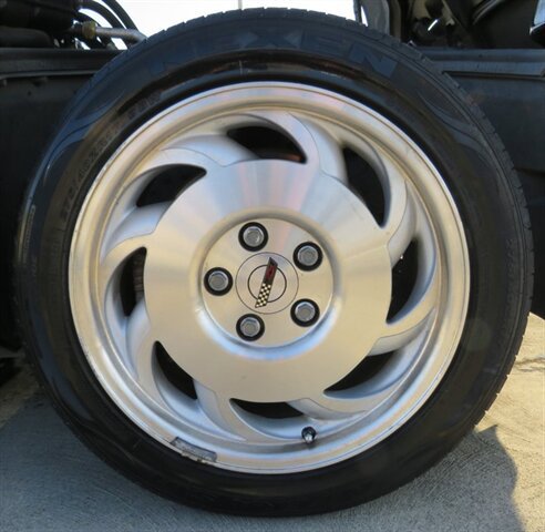 Used 1994 Chevrolet Corvette Coupe RWD image 10