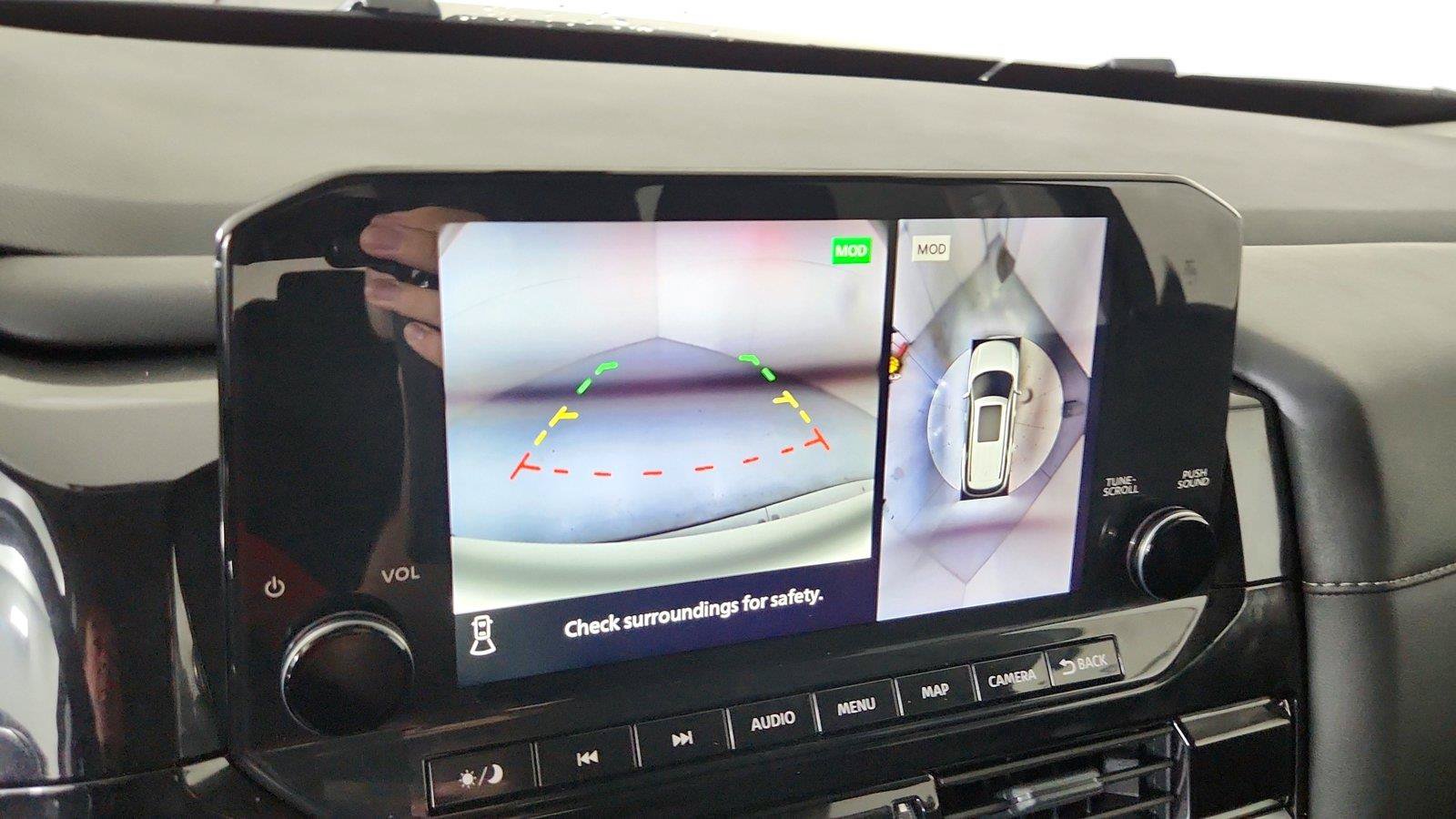 Used 2025 Nissan Pathfinder SL FWD image 35