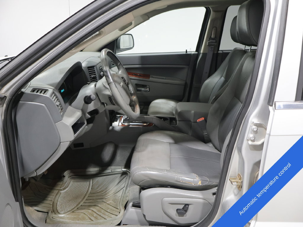Used 2005 Jeep Grand Cherokee Limited RWD image 2