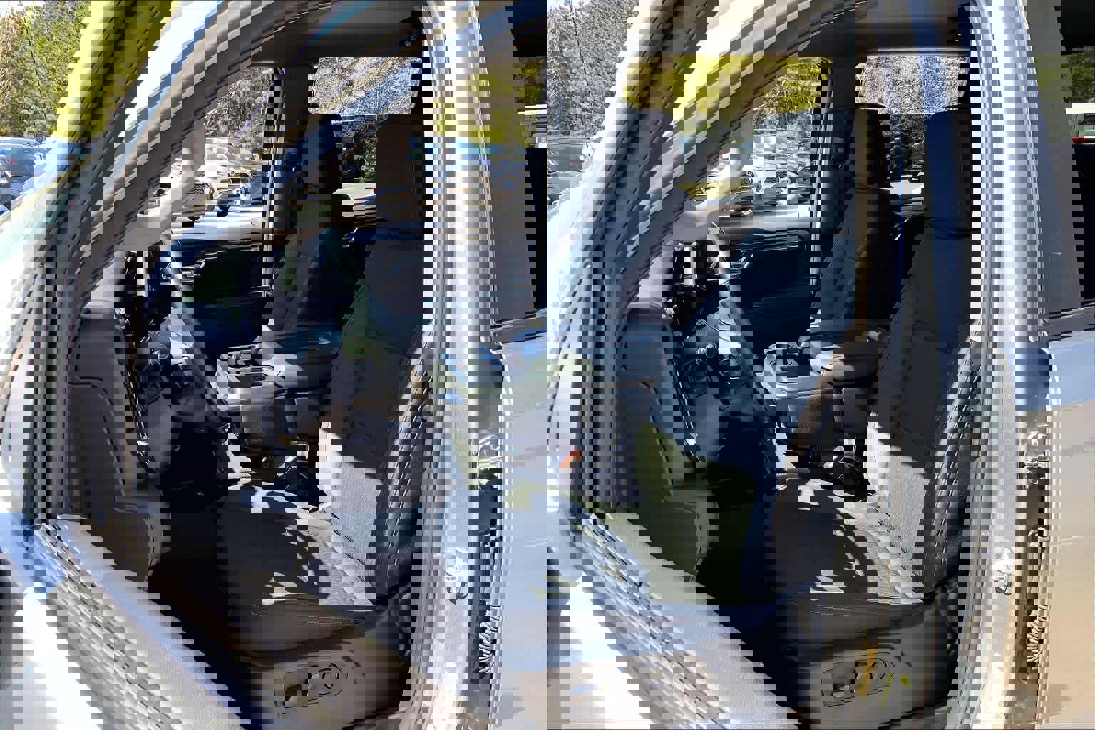 Used 2025 Chevrolet Silverado 1500 LT image 8