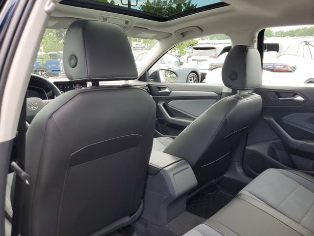 Used 2025 Volkswagen Jetta SE w/ Sunroof Package FWD image 17