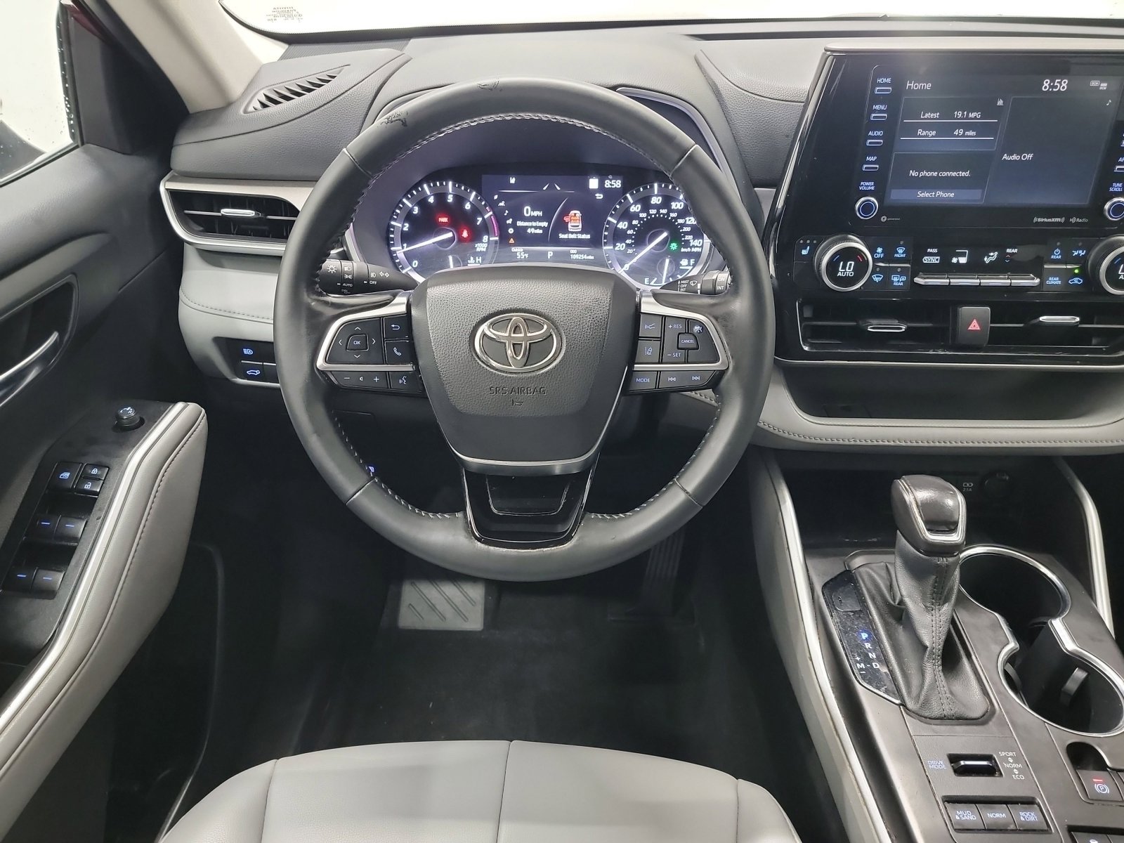Used 2021 Toyota Highlander XLE AWD/4WD image 16