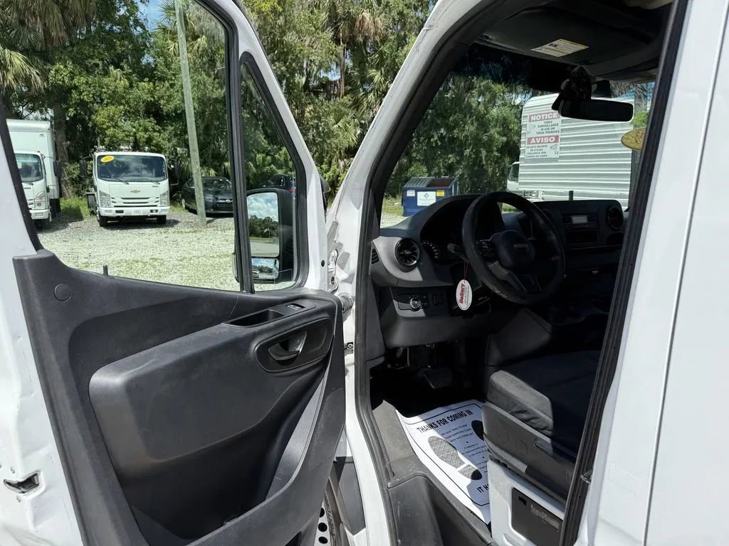 Used 2019 Freightliner Sprinter 144 image 18