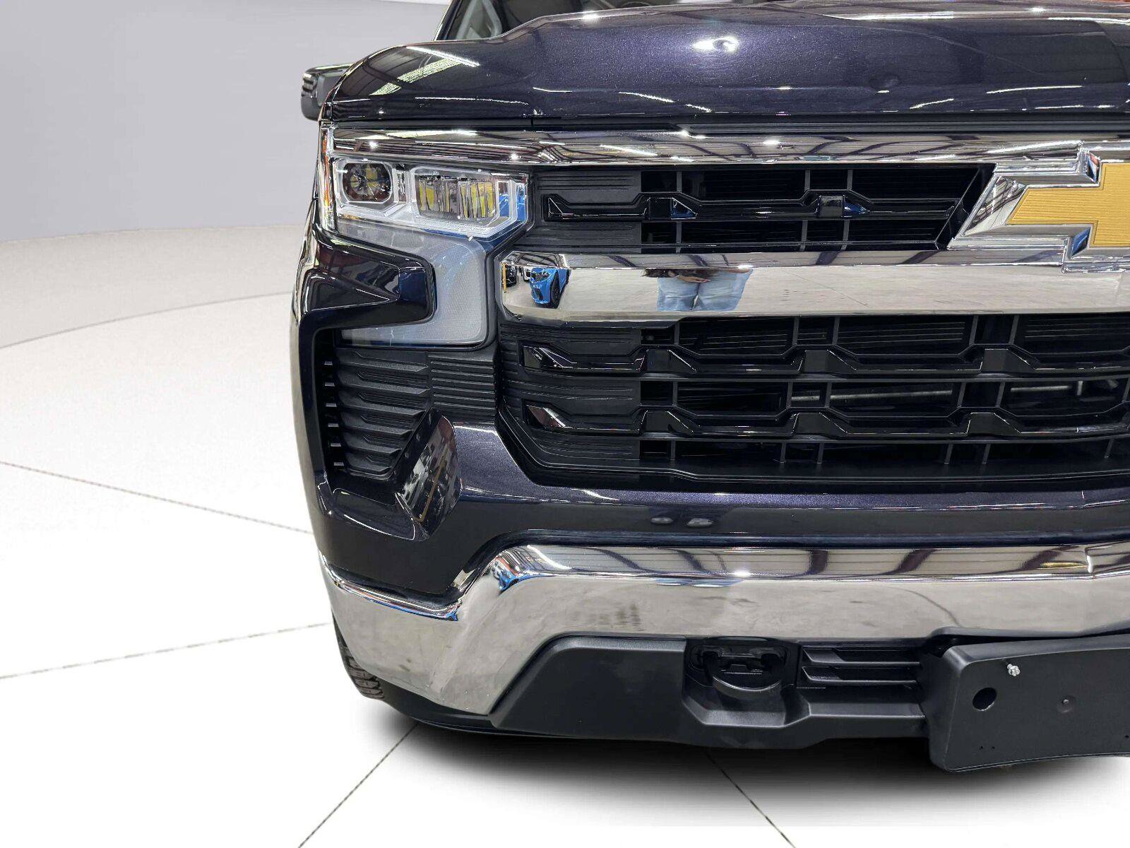 Used 2023 Chevrolet Silverado 1500 LT AWD/4WD image 11