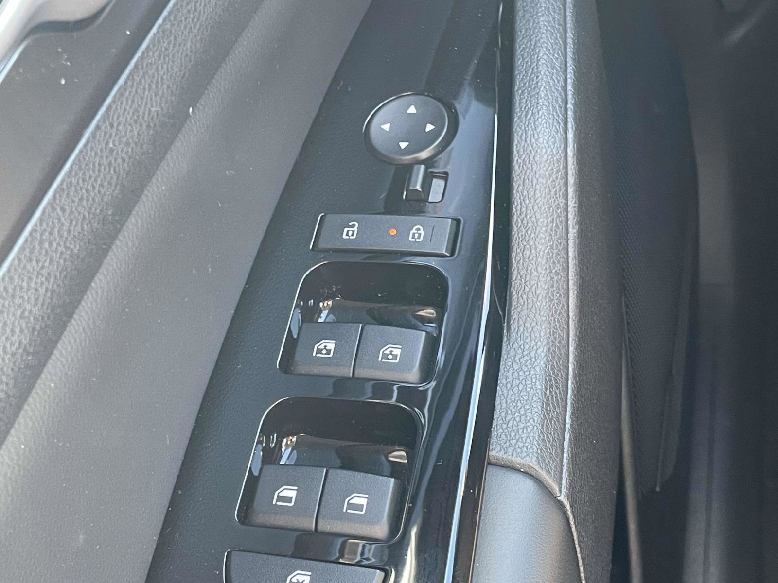 Used 2023 Kia Sportage EX image 11