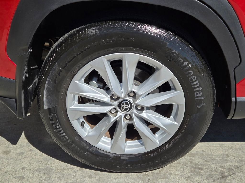 Used 2022 Toyota Corolla Cross LE image 9