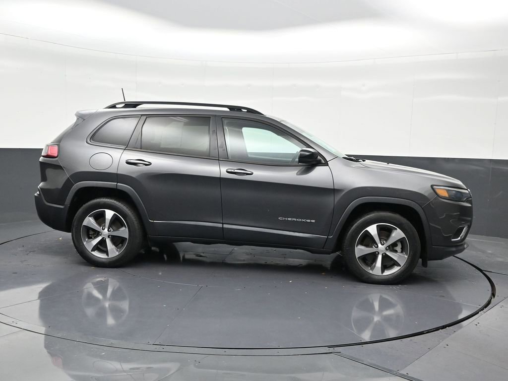 Used 2022 Jeep Cherokee Limited image 2