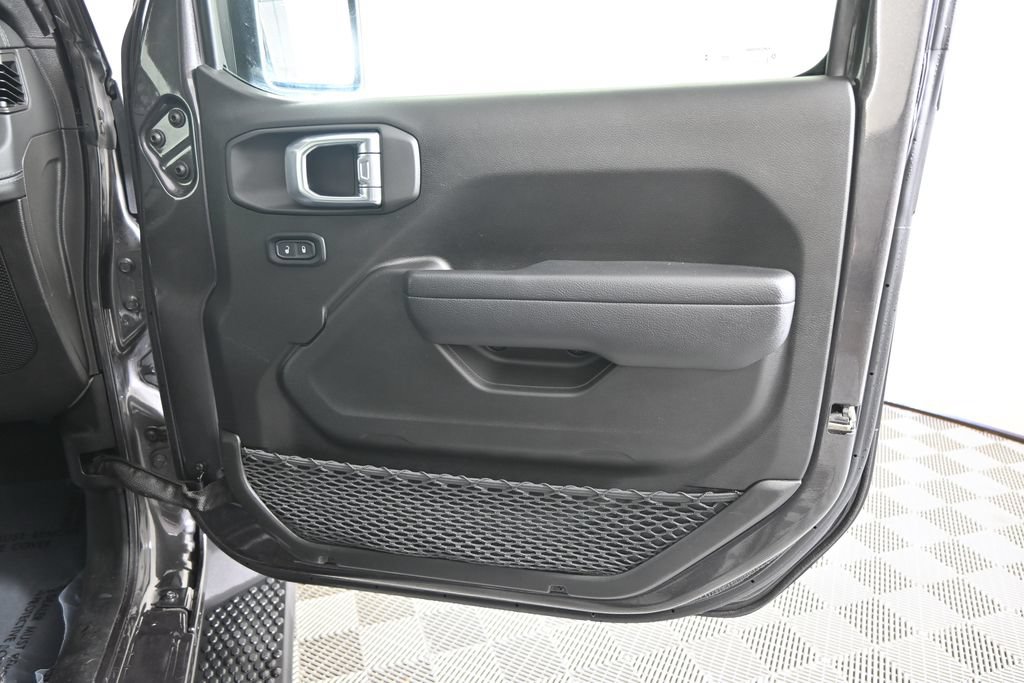 Used 2024 Jeep Wrangler Unlimited Rubicon w/ Dual Top Group AWD/4WD image 14