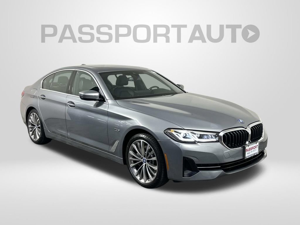 Used 2023 BMW 530e xDrive w/ Premium Package image 6