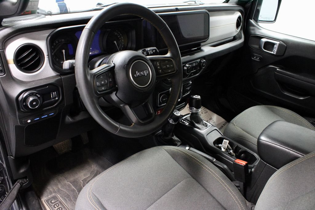Used 2024 Jeep Wrangler Unlimited AWD/4WD image 23