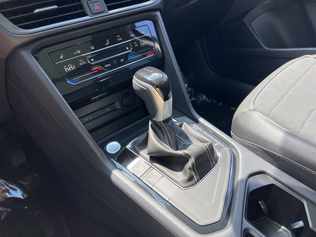 New 2025 Volkswagen Taos SE FWD image 19