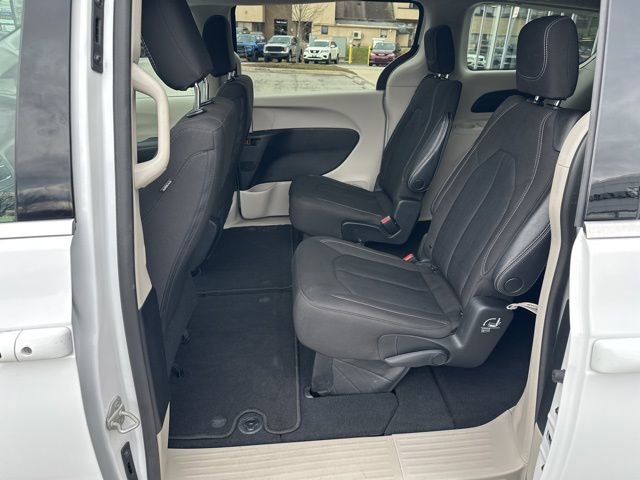 Certified 2023 Chrysler Voyager LX image 21