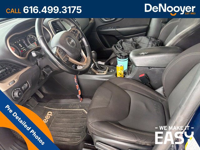 Used 2016 Jeep Cherokee Latitude w/ Cold Weather Group AWD/4WD image 7