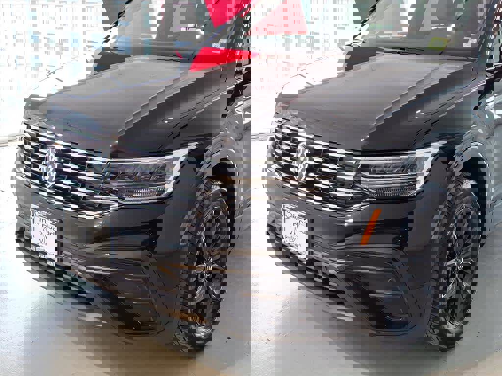 Certified 2023 Volkswagen Tiguan SE image 7