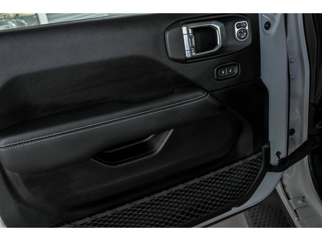 Used 2020 Jeep Wrangler Unlimited Sahara image 9