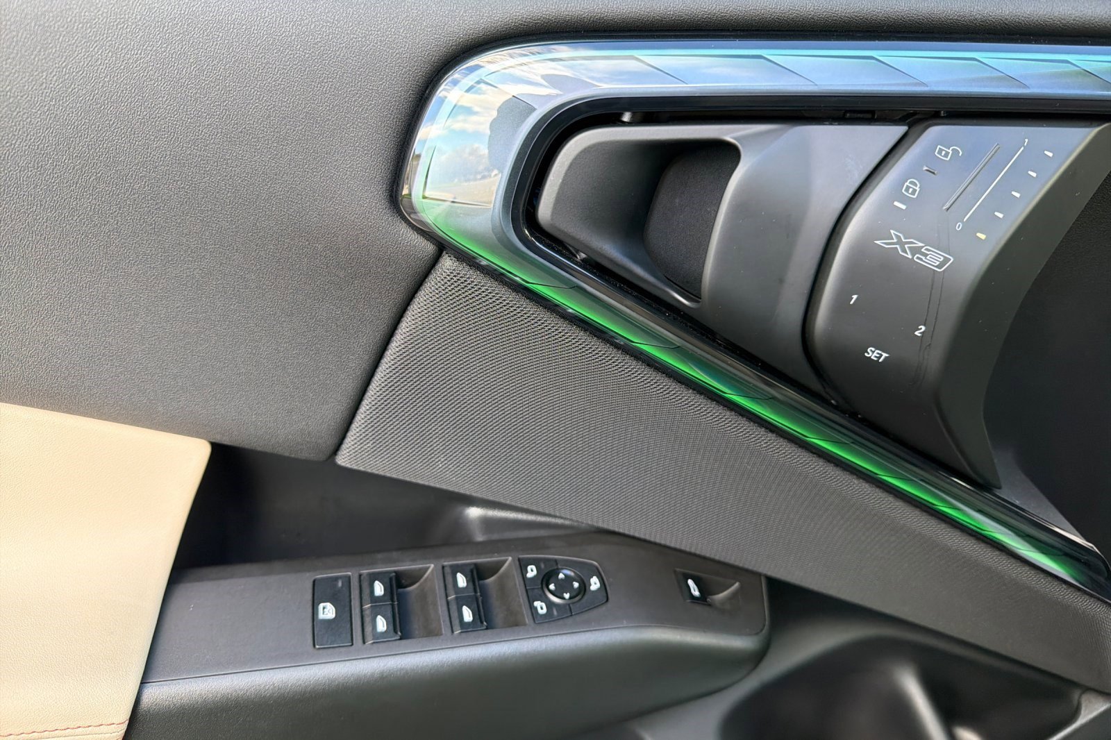 Used 2025 BMW X3 xDrive30i w/ Convenience Package image 12