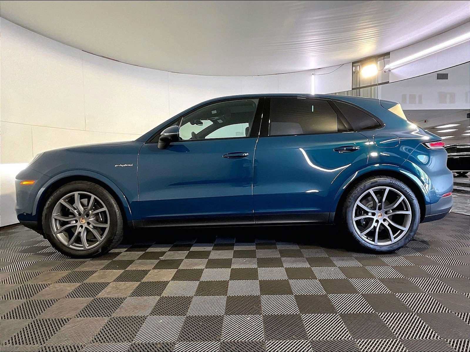 New 2026 Porsche Cayenne E-Hybrid AWD/4WD image 2