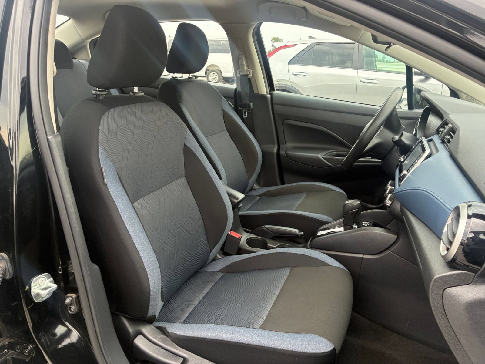 Used 2025 Nissan Versa SV FWD image 33