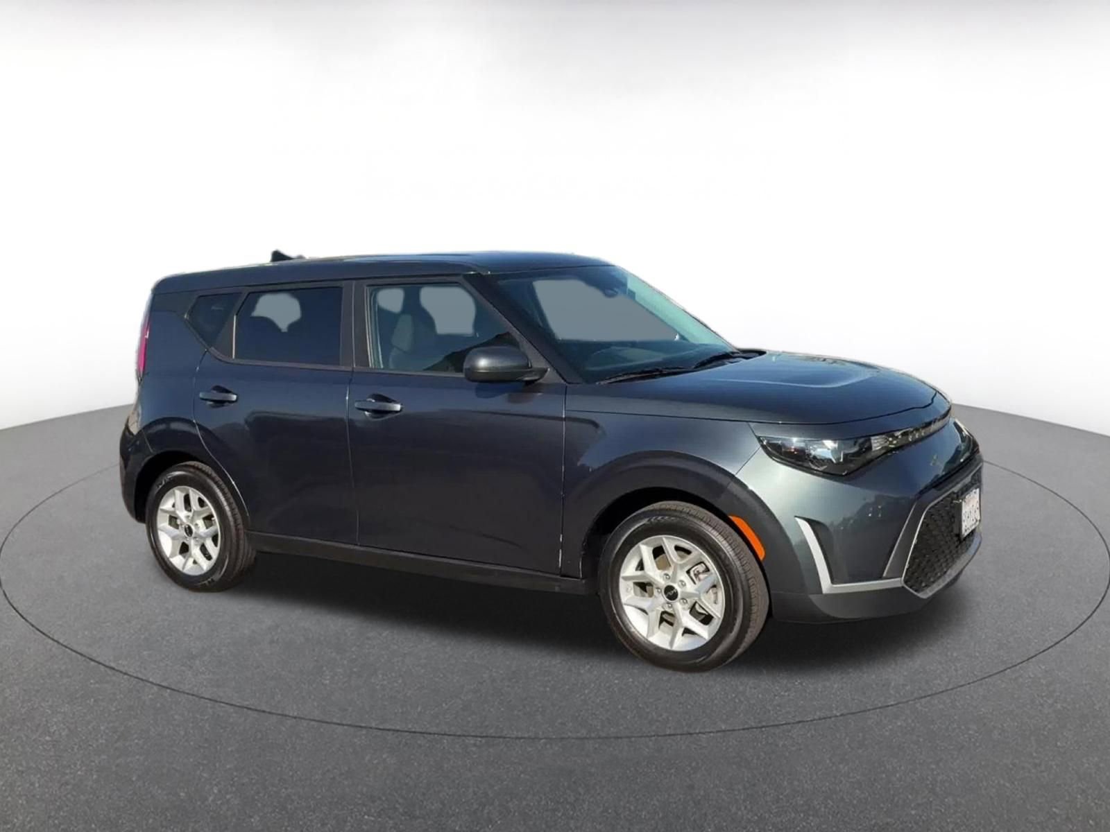 Used 2025 Kia Soul LX w/ LX Technology Package image 2