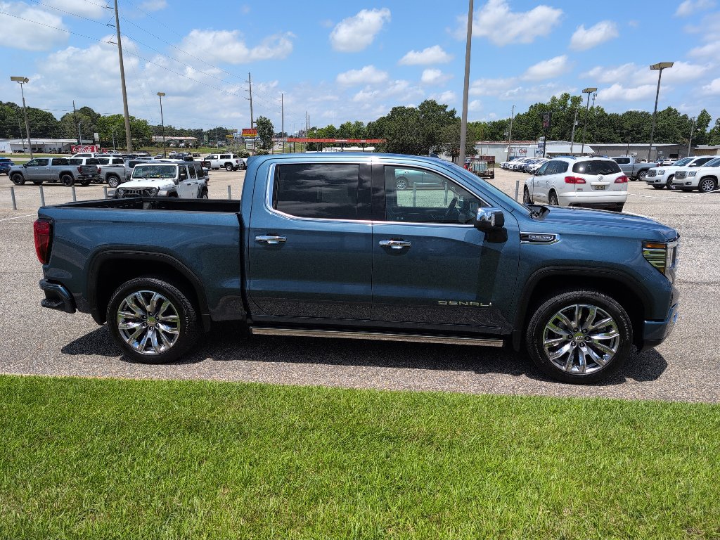 Used 2024 GMC Sierra 1500 Denali w/ Denali Reserve Package image 7