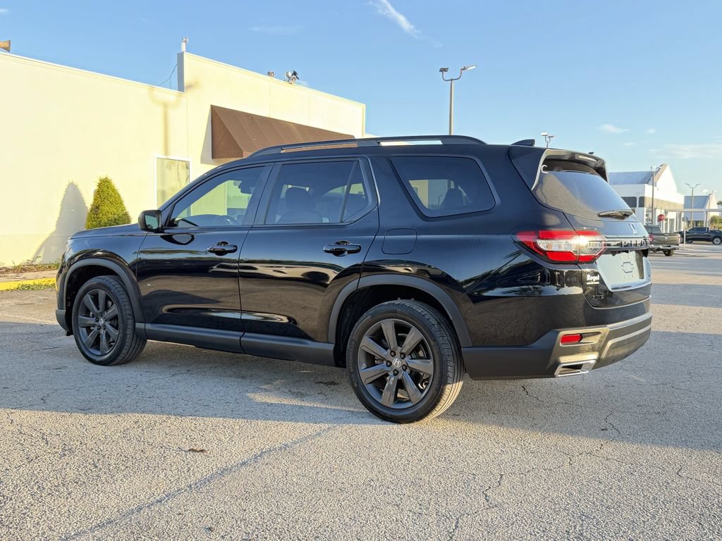 Used 2025 Honda Pilot Sport image 7