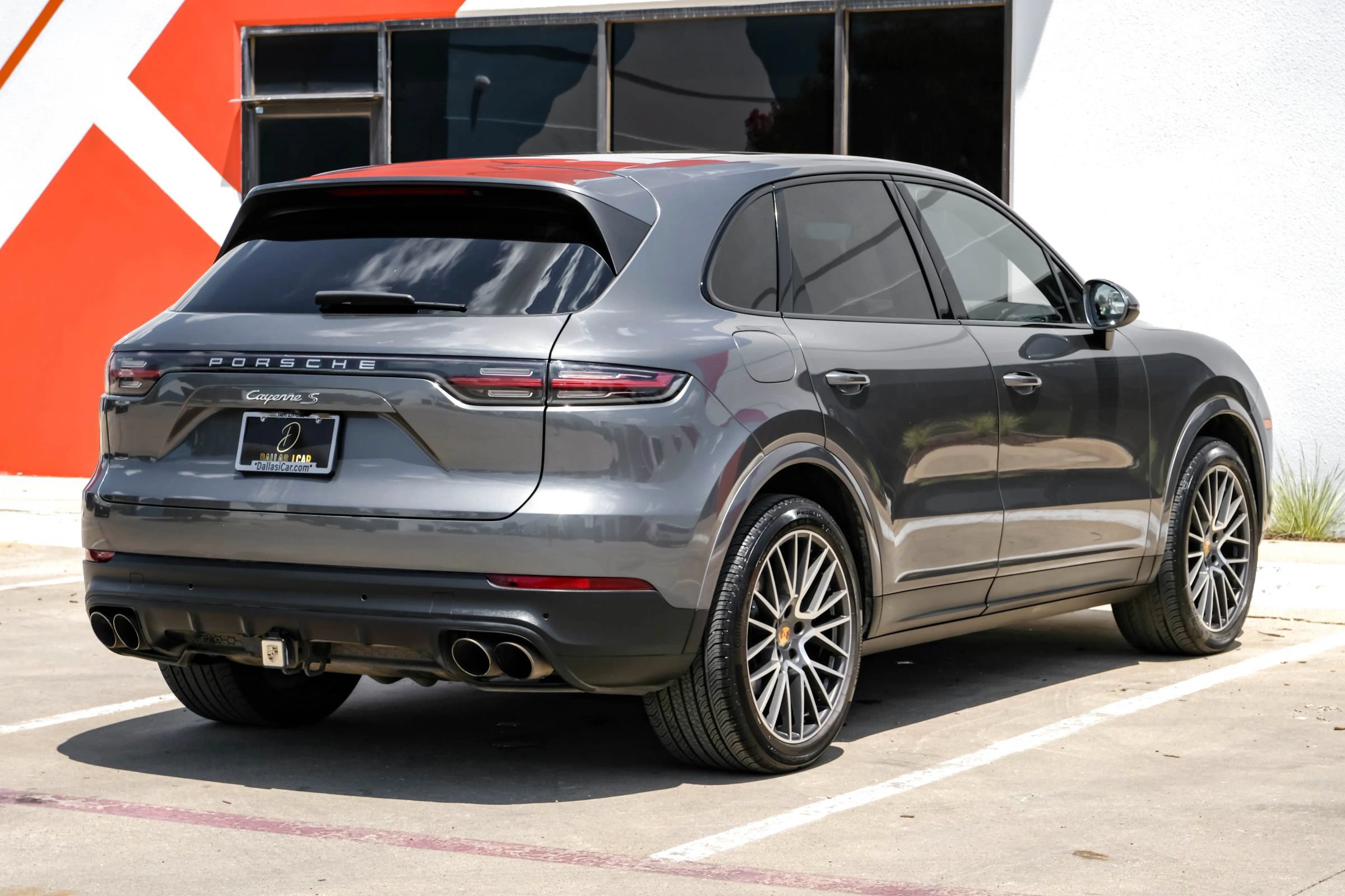 Used 2021 Porsche Cayenne S AWD/4WD image 9
