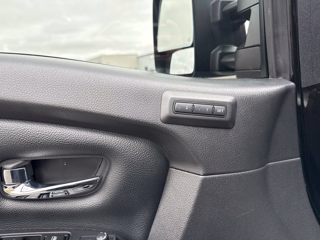 Used 2017 Nissan Titan SL AWD/4WD image 27