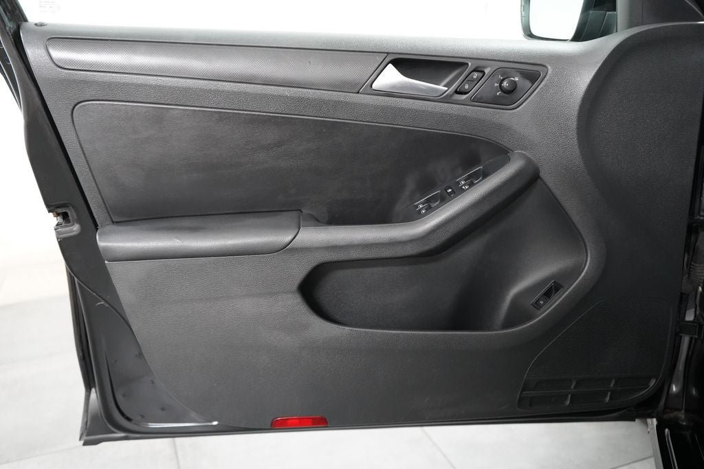 Used 2012 Volkswagen Jetta SE FWD image 29