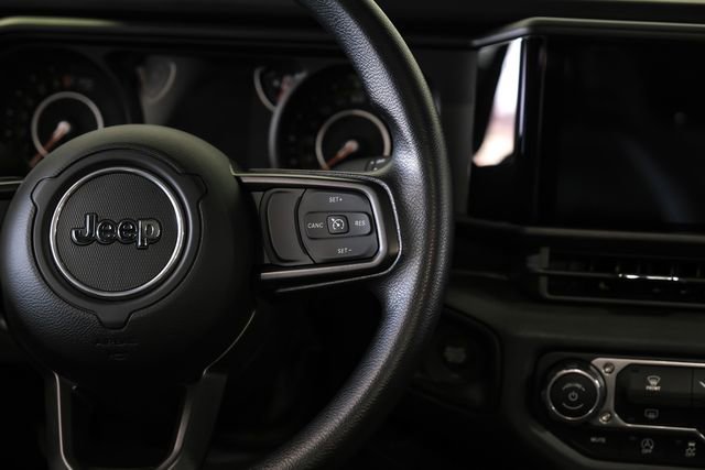 Used 2025 Jeep Gladiator Sport AWD/4WD image 32