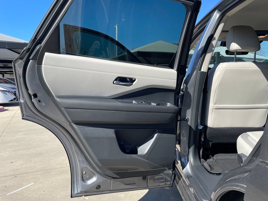 New 2026 Nissan Pathfinder SL w/ Cargo Package FWD image 30
