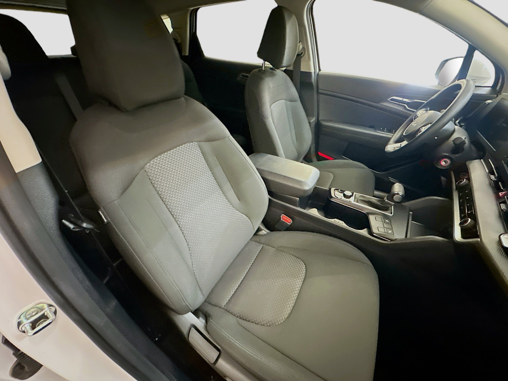 Used 2025 Kia Sportage LX image 31