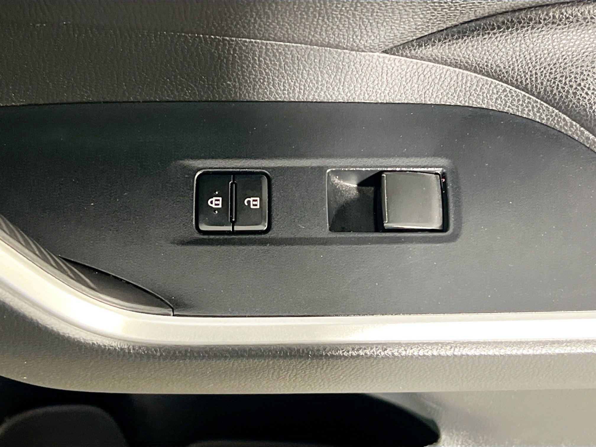 Used 2019 Toyota RAV4 LE image 31