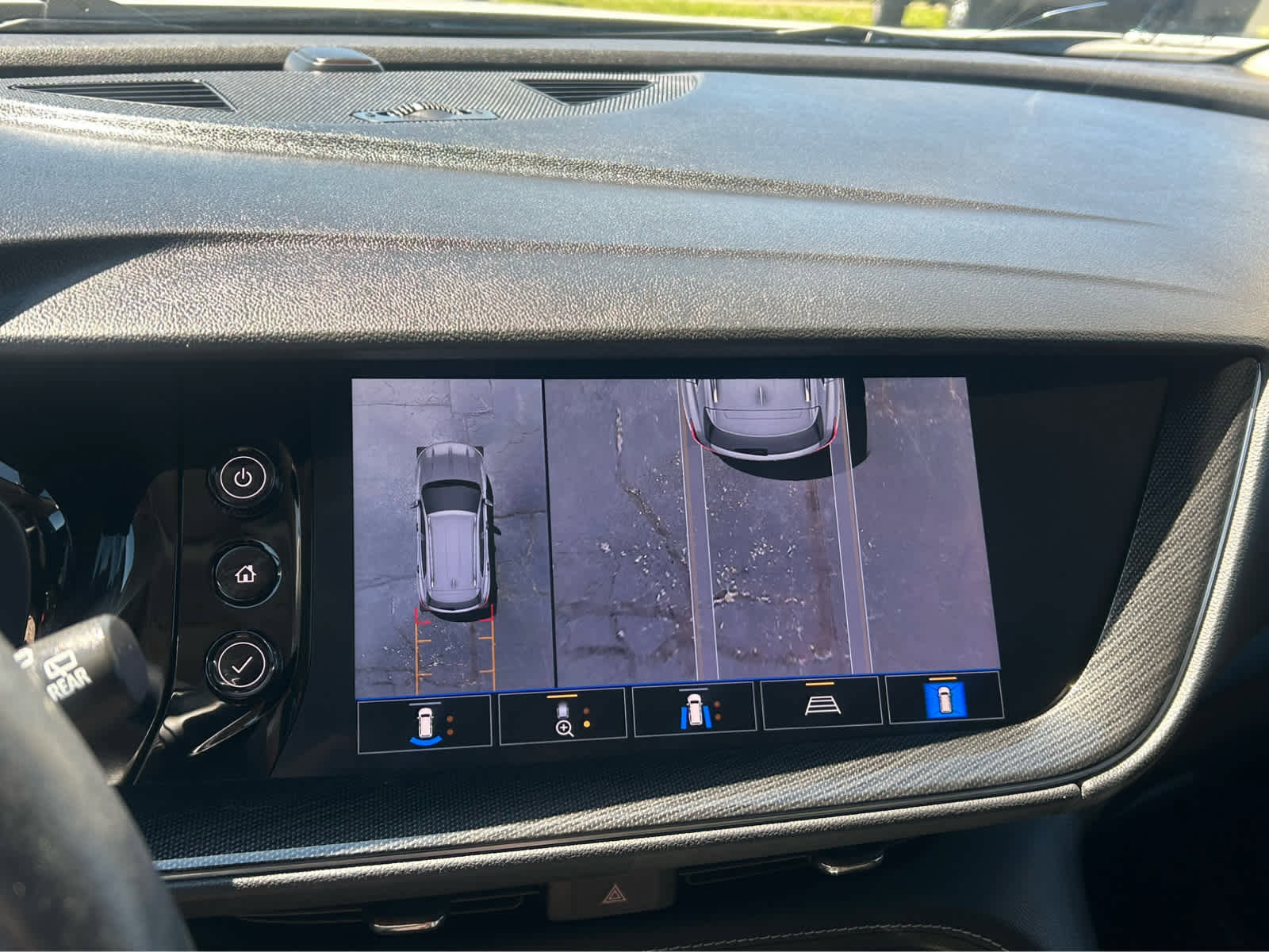 Used 2022 Buick Envision Essence w/ Technology Package I FWD image 33